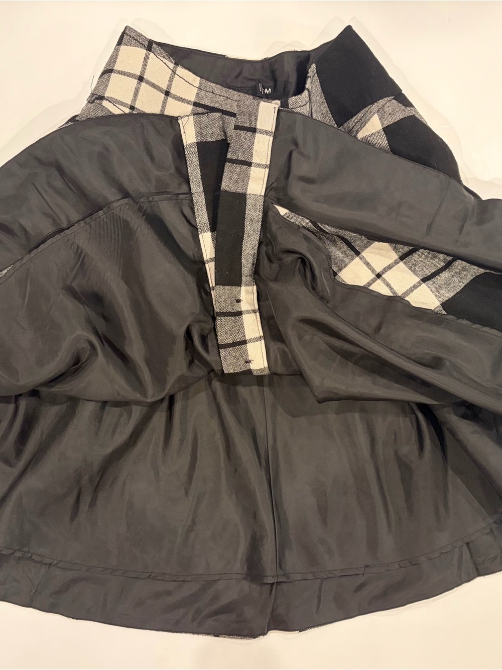 H&M Black & Beige Plaid Button-Front Midi Skirt with Pockets - Size 2 - Picture 3 of 6